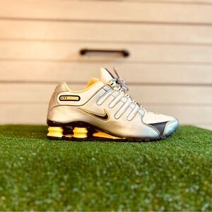 Men’s size 7 Nike Shox NZ 2011 in good condition, no box